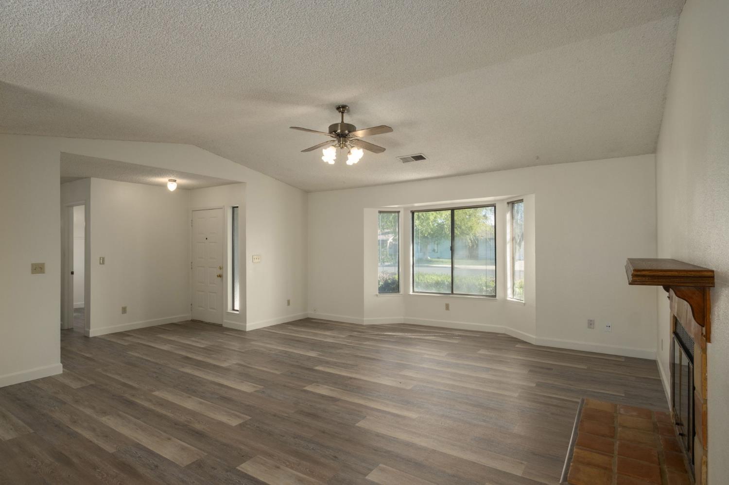 3110 Ezie, Clovis, CA 93611