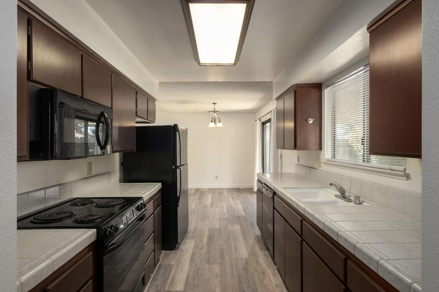 3110 Ezie, Clovis, CA 93611