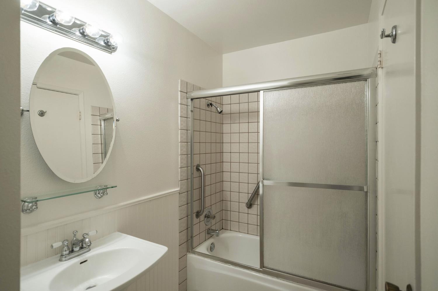 3110 Ezie, Clovis, CA 93611