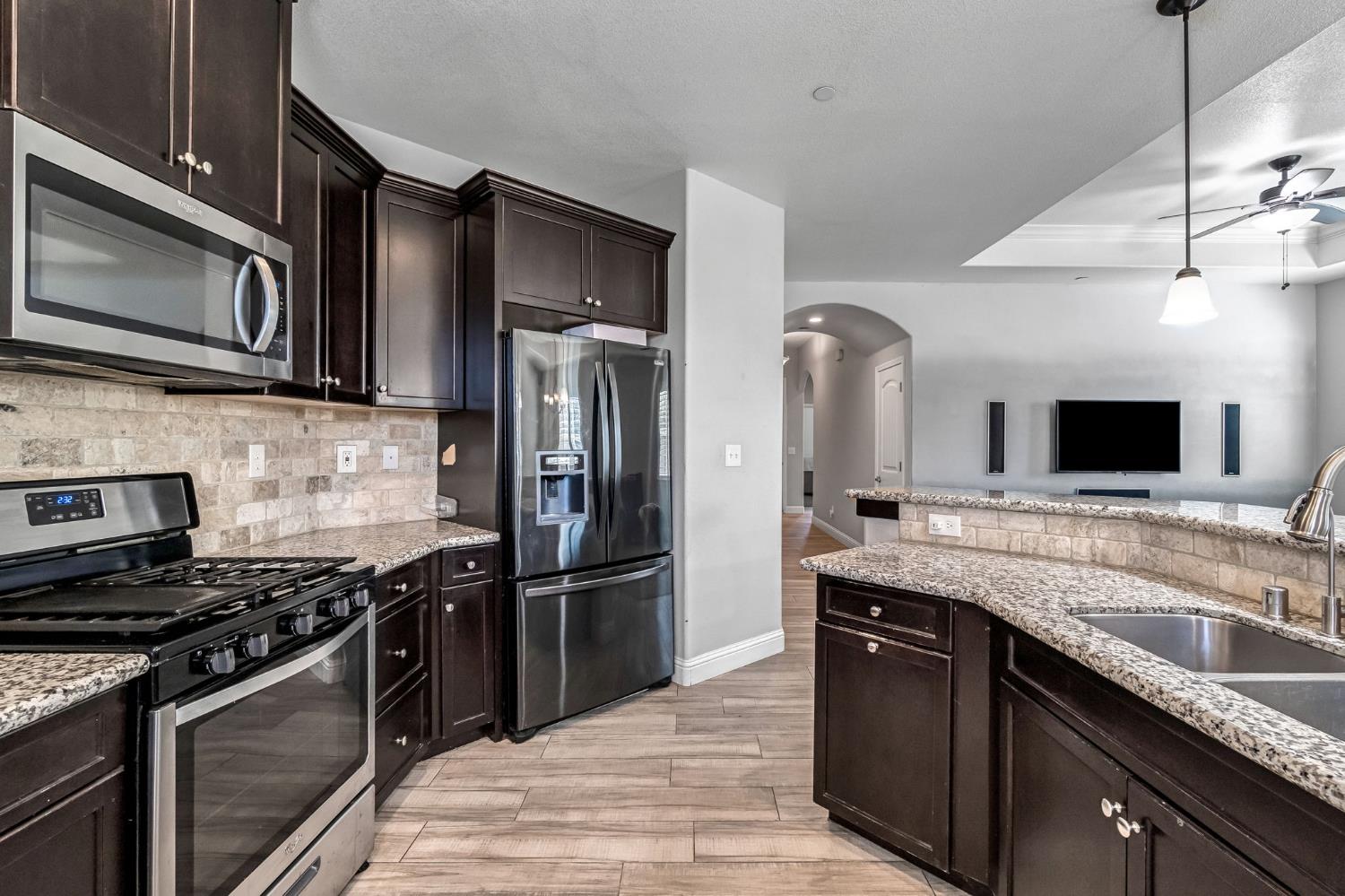 294 Double Tree Ct, Madera, CA 93637