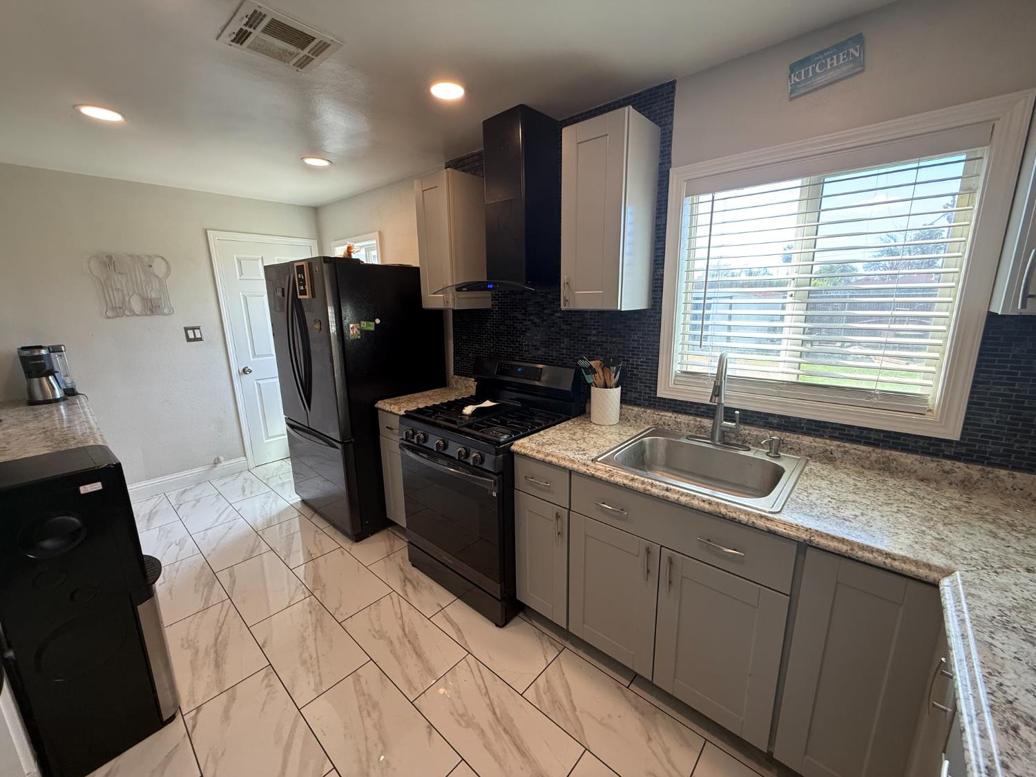 2445 N Millbrook Ave, Fresno, CA 93703