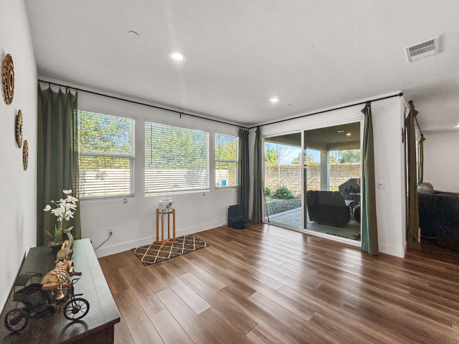 7008 W Whitman Ave, Fresno, CA 93723