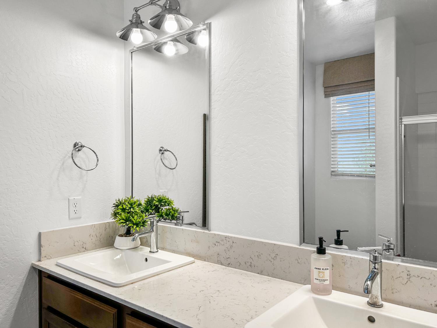 7008 W Whitman Ave, Fresno, CA 93723