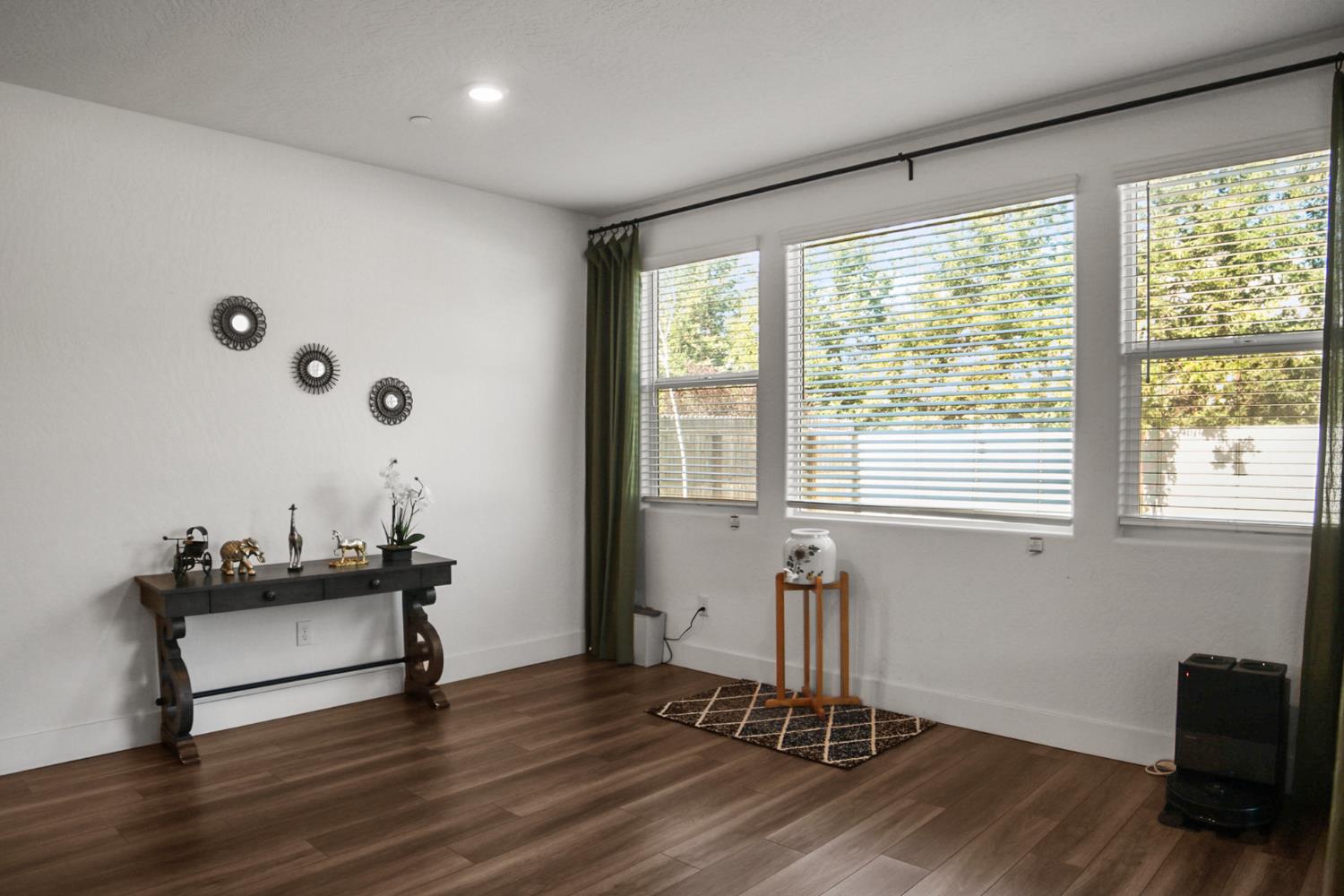 7008 W Whitman Ave, Fresno, CA 93723