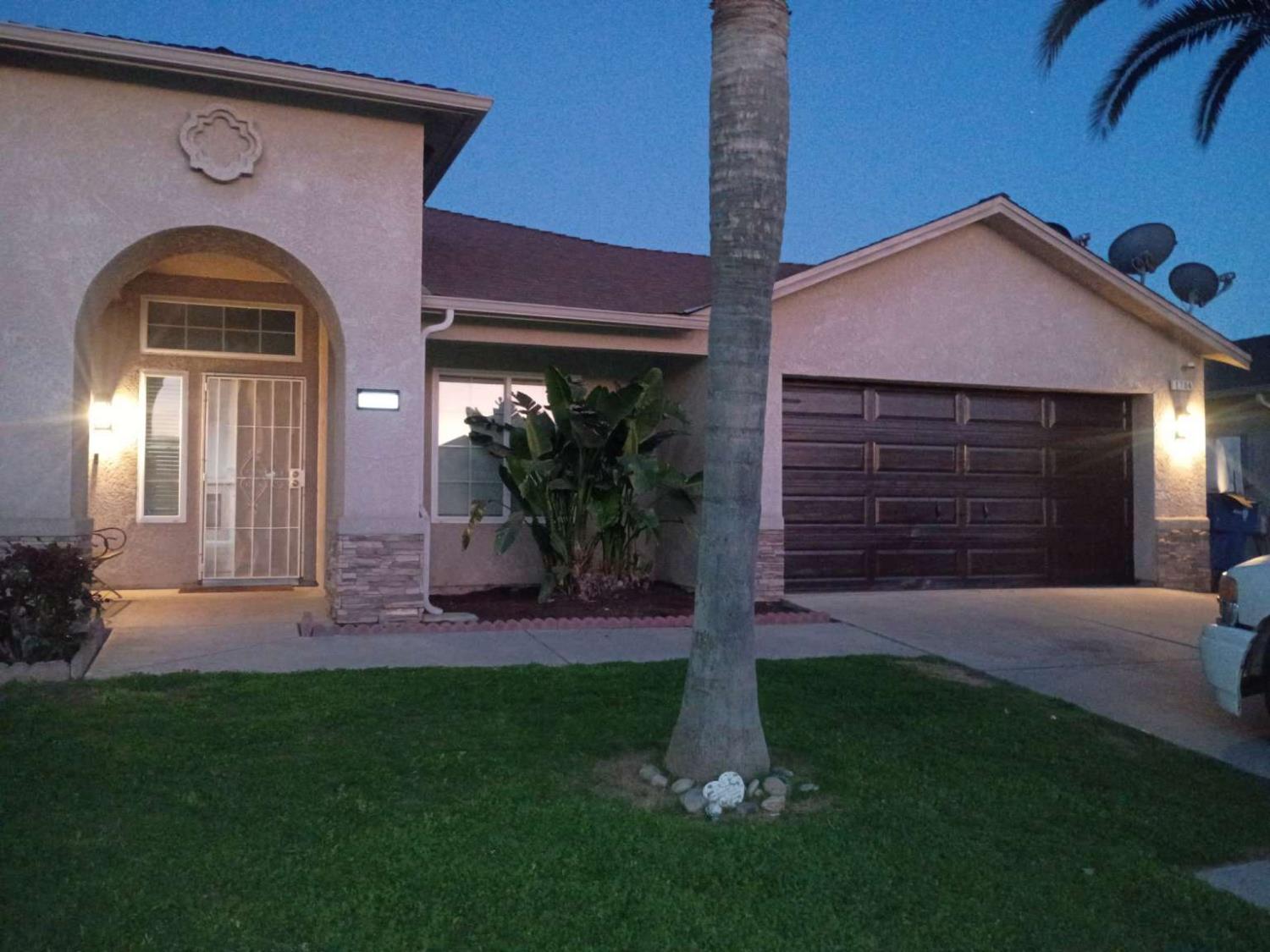 1704 N Cecelia Ave, Fresno, CA 93722