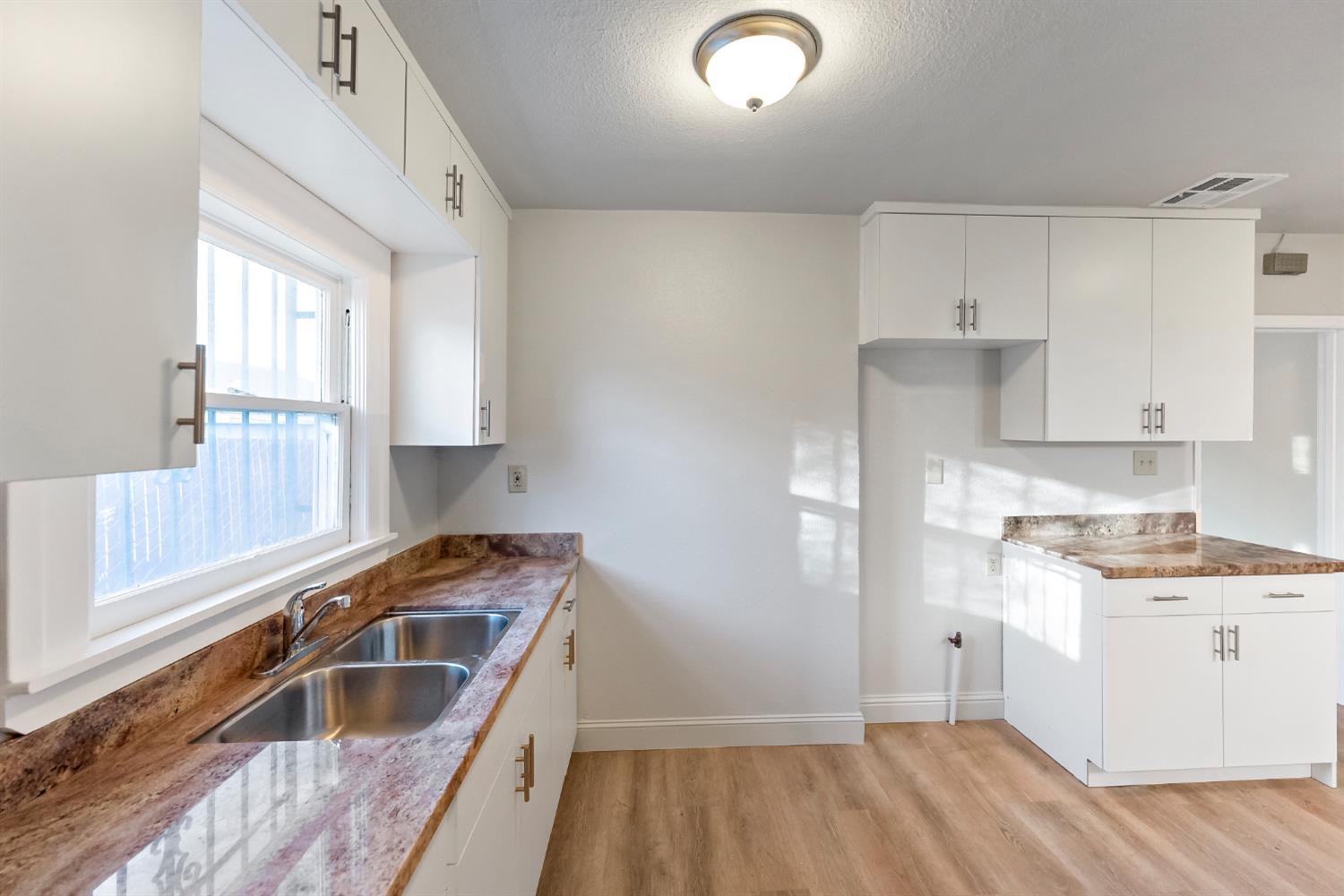 129 W Atchison St, Fresno, CA 93706