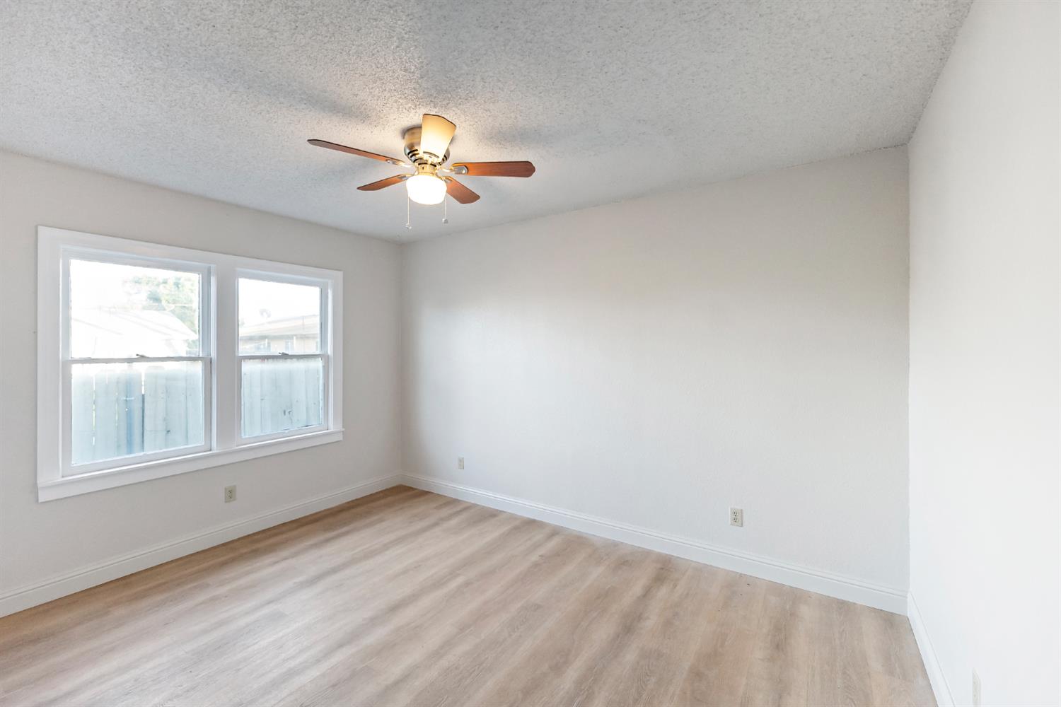 129 W Atchison St, Fresno, CA 93706