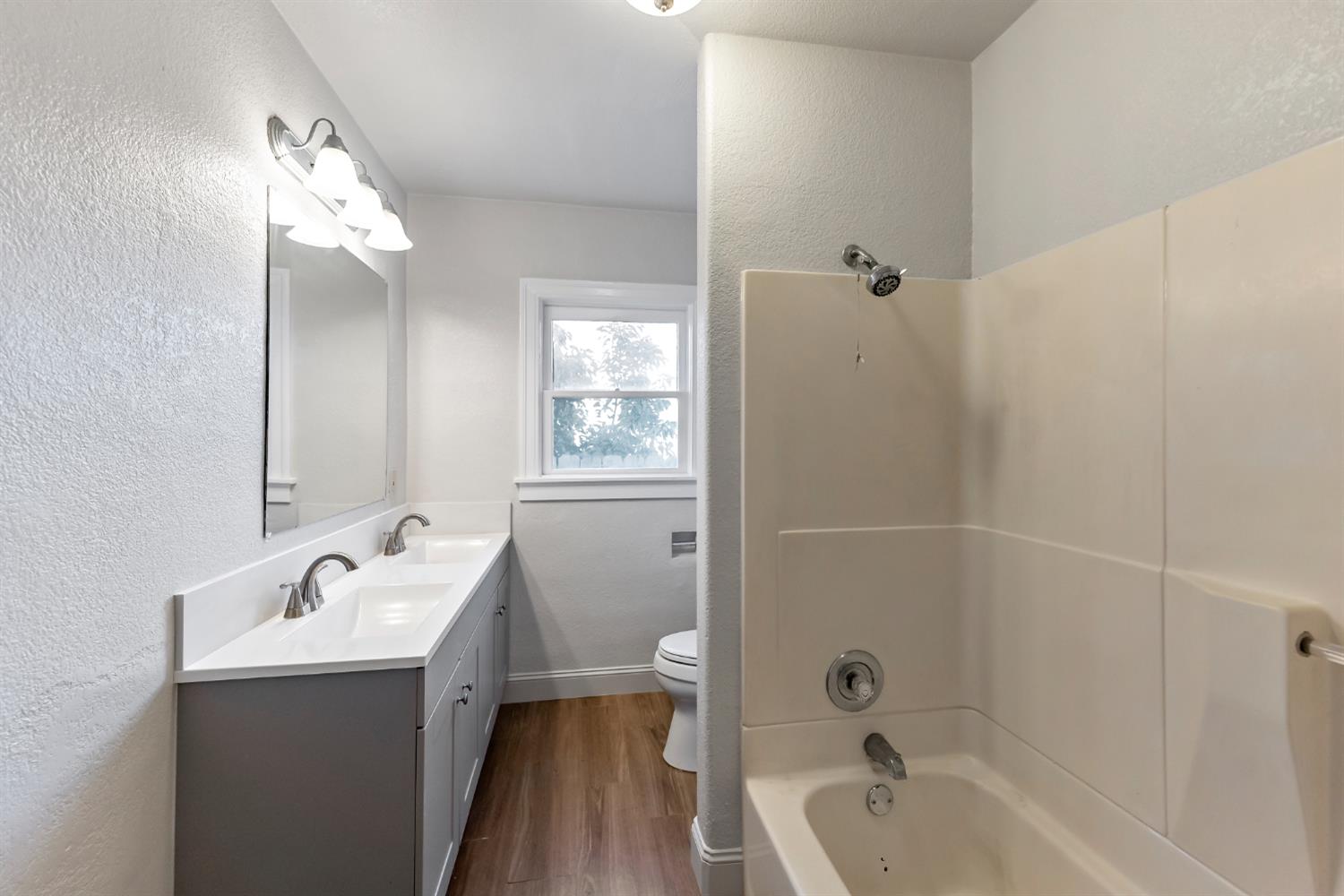 129 W Atchison St, Fresno, CA 93706