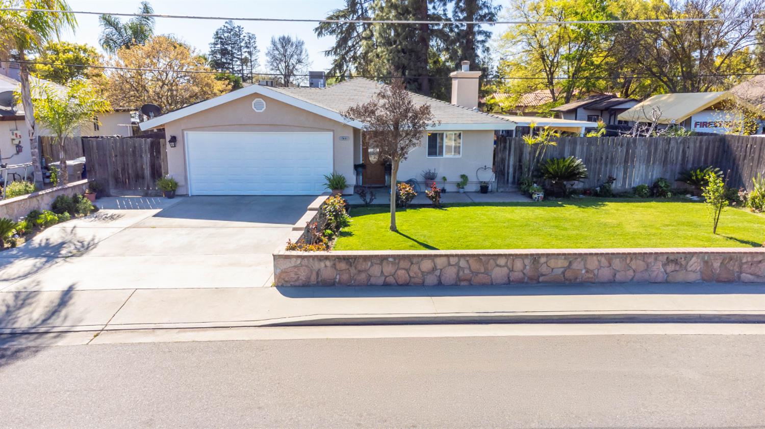 15481 W Middleton Ave, Kerman, CA 93630