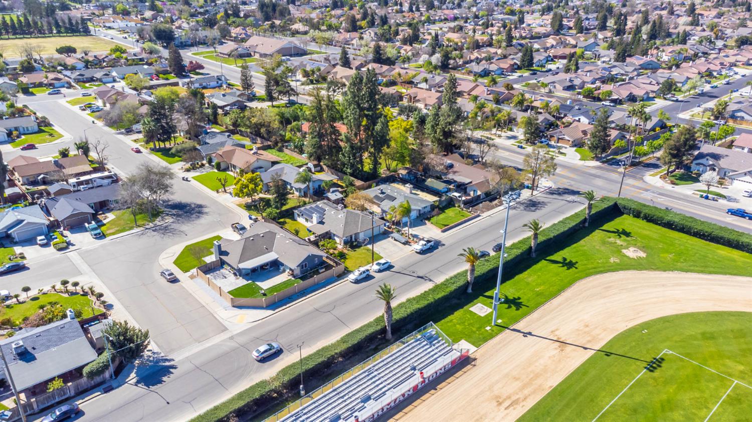 15481 W Middleton Ave, Kerman, CA 93630