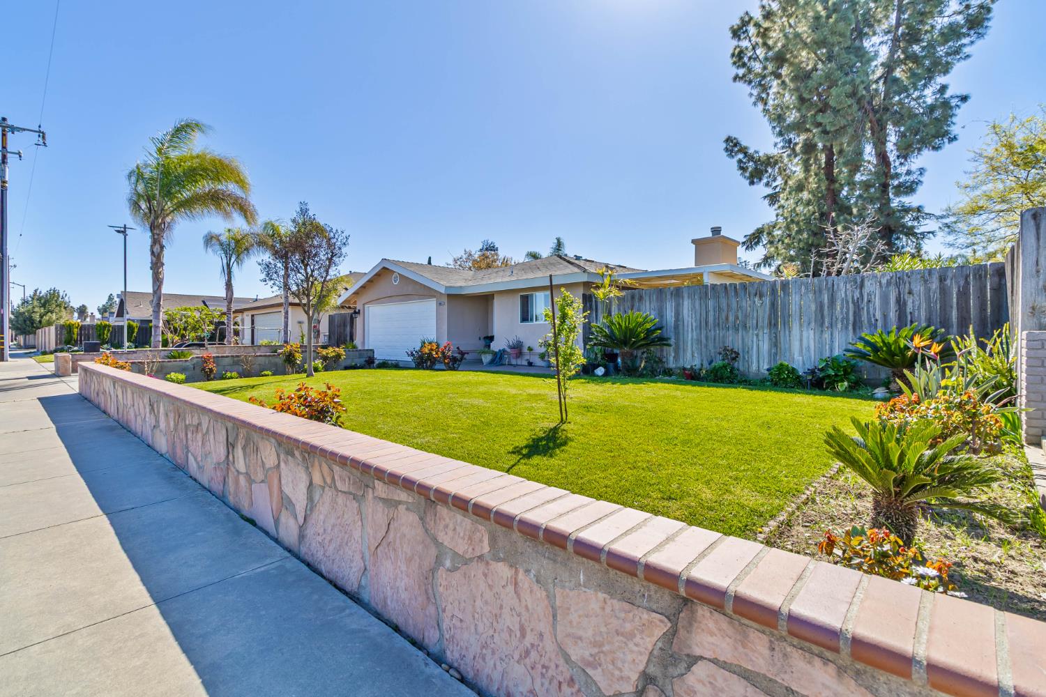 15481 W Middleton Ave, Kerman, CA 93630