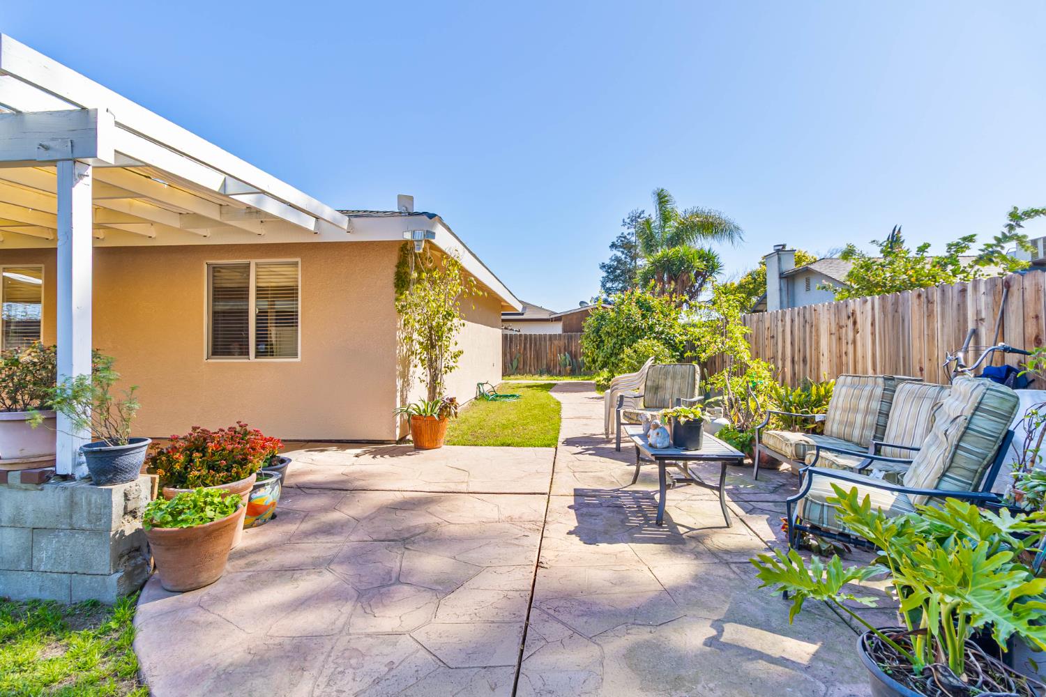 15481 W Middleton Ave, Kerman, CA 93630