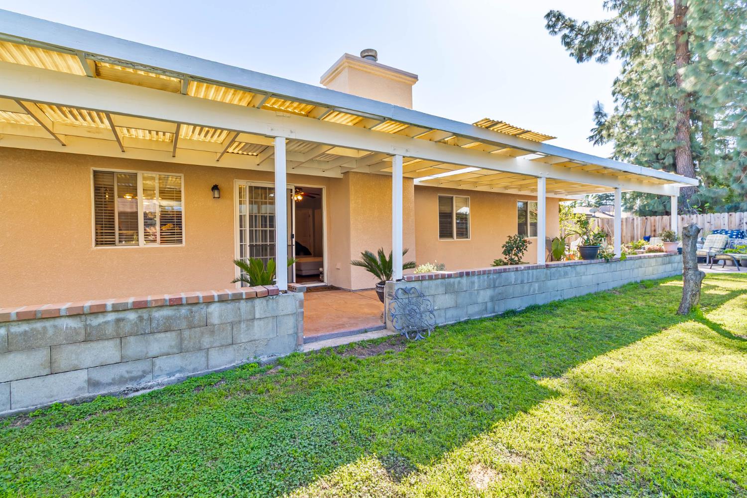 15481 W Middleton Ave, Kerman, CA 93630