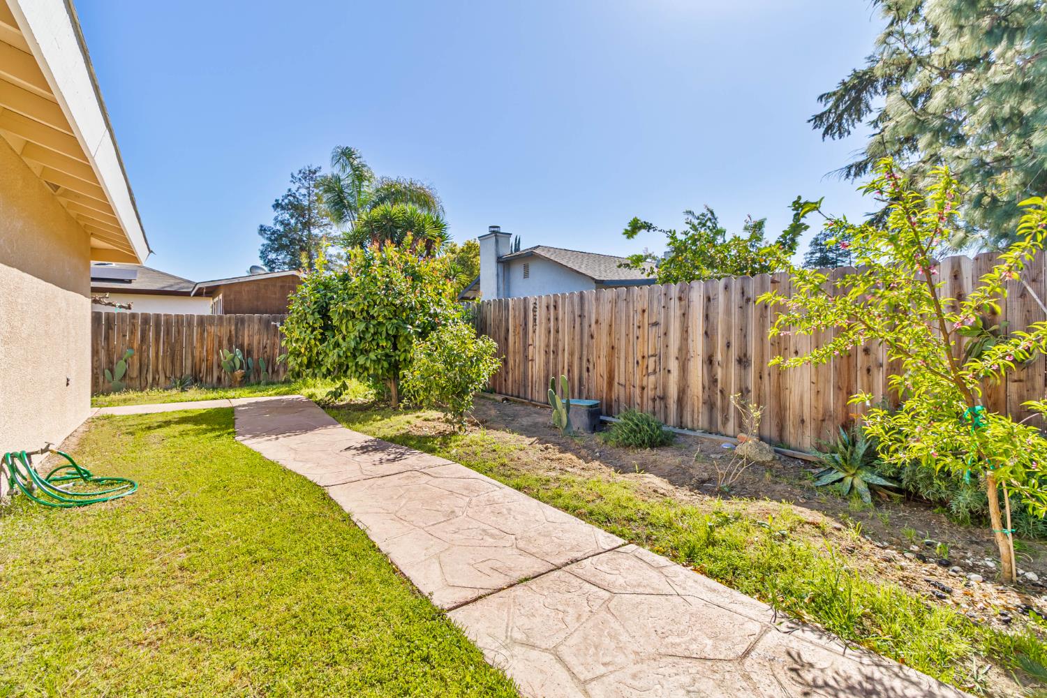 15481 W Middleton Ave, Kerman, CA 93630