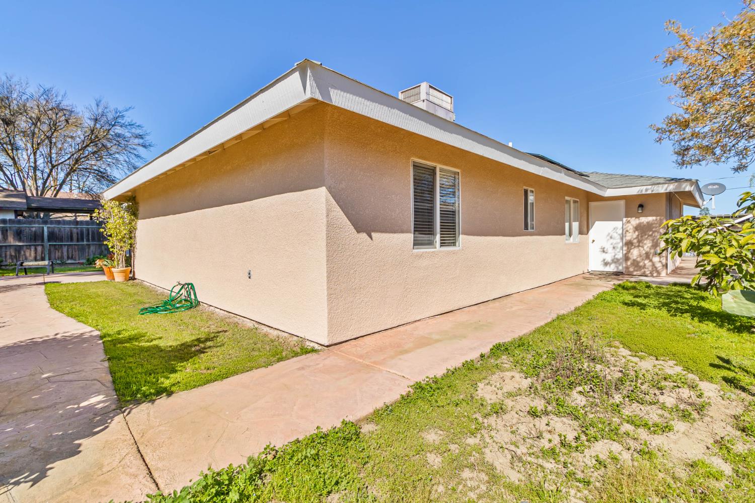 15481 W Middleton Ave, Kerman, CA 93630