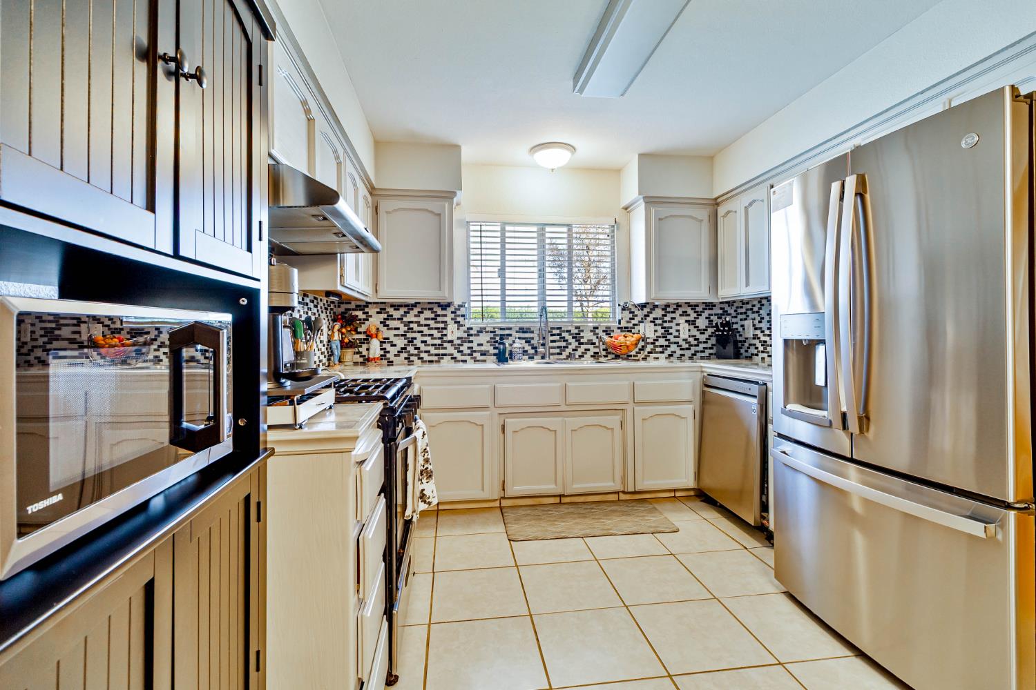 15481 W Middleton Ave, Kerman, CA 93630