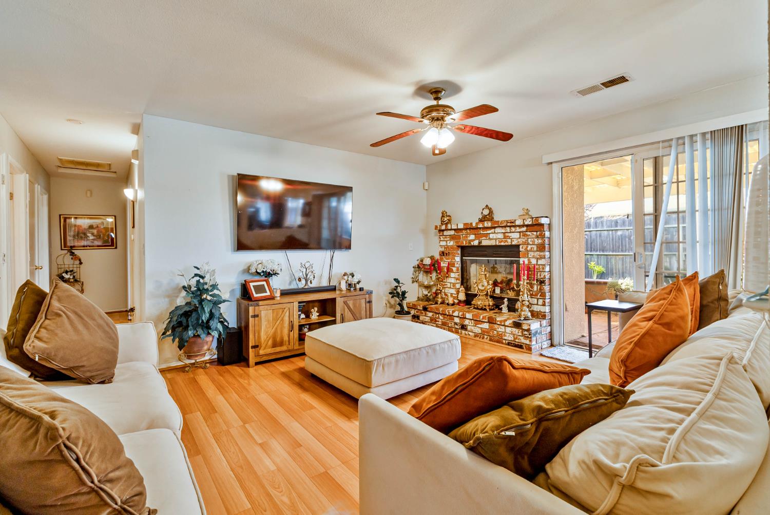 15481 W Middleton Ave, Kerman, CA 93630