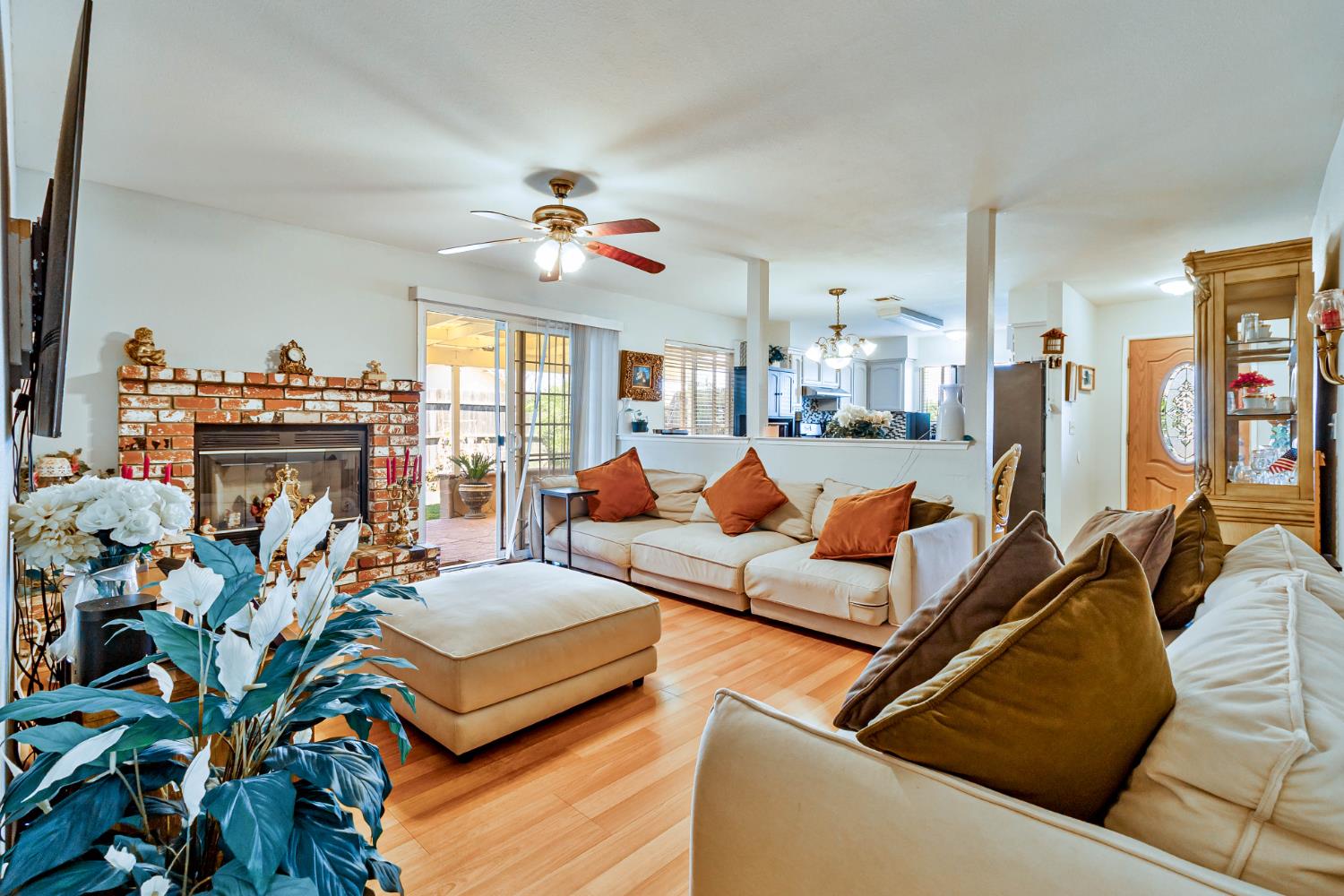 15481 W Middleton Ave, Kerman, CA 93630