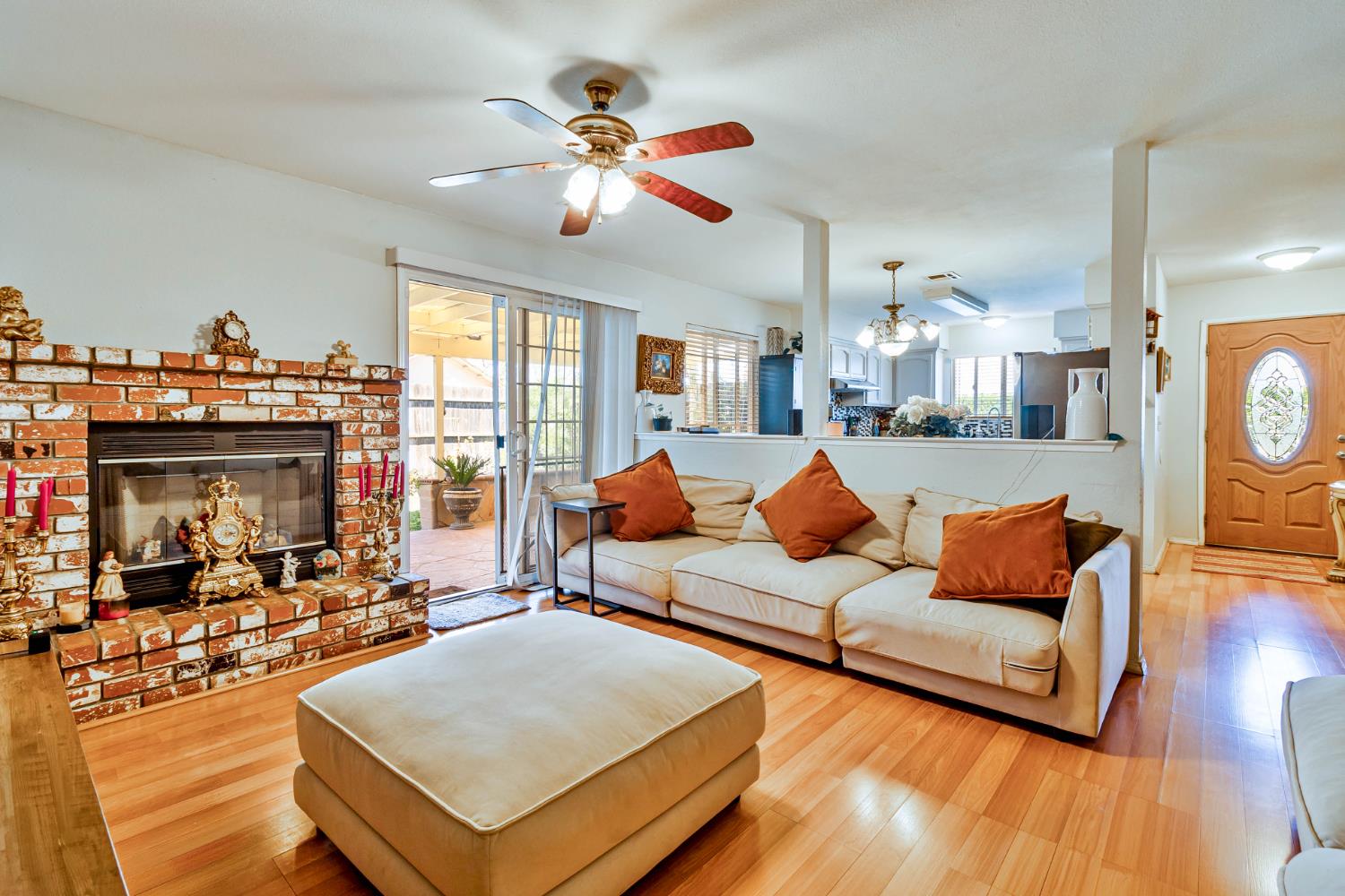 15481 W Middleton Ave, Kerman, CA 93630