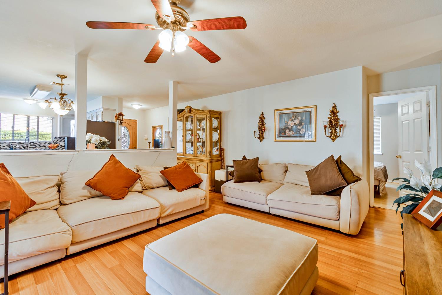 15481 W Middleton Ave, Kerman, CA 93630