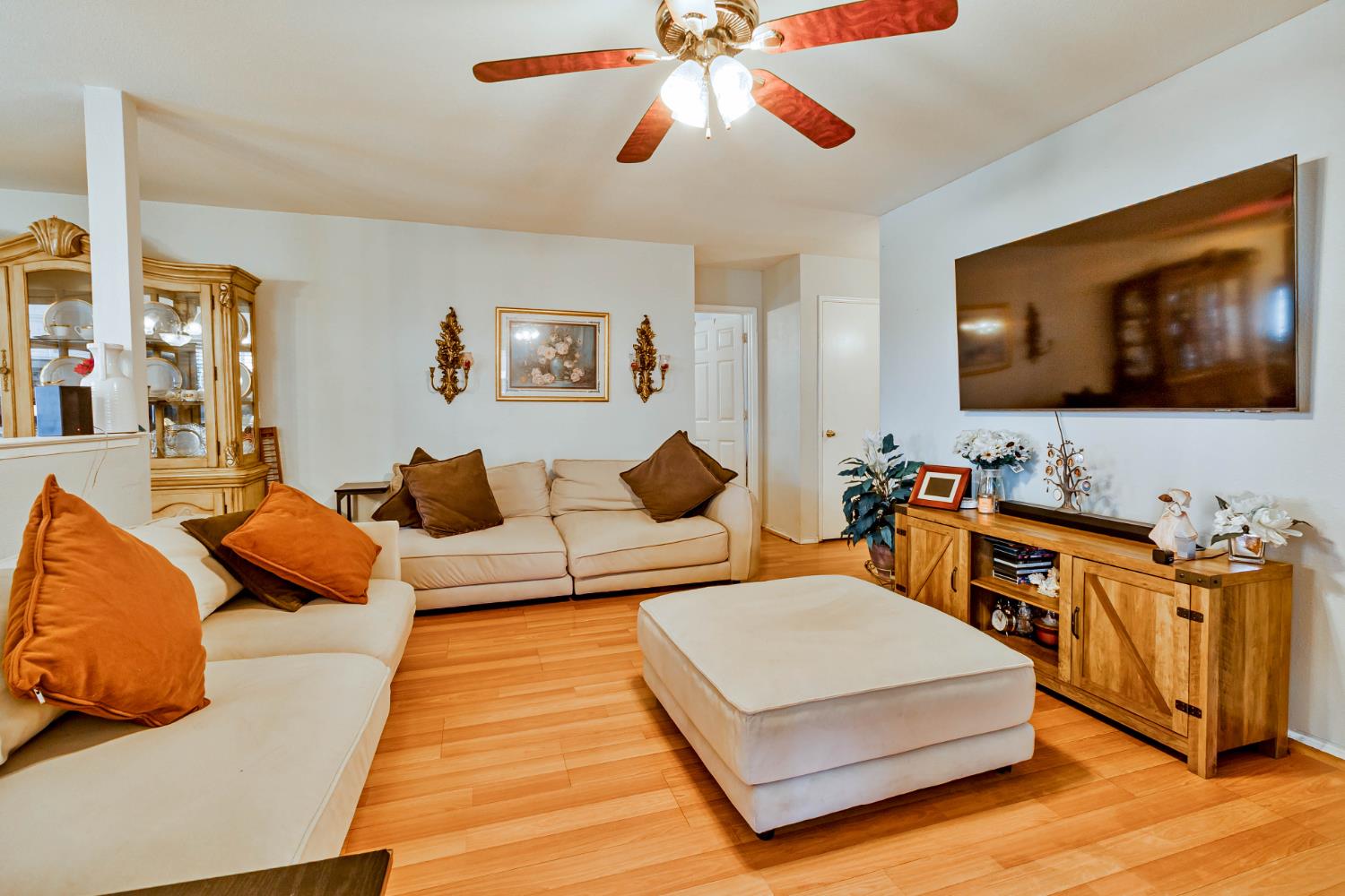 15481 W Middleton Ave, Kerman, CA 93630