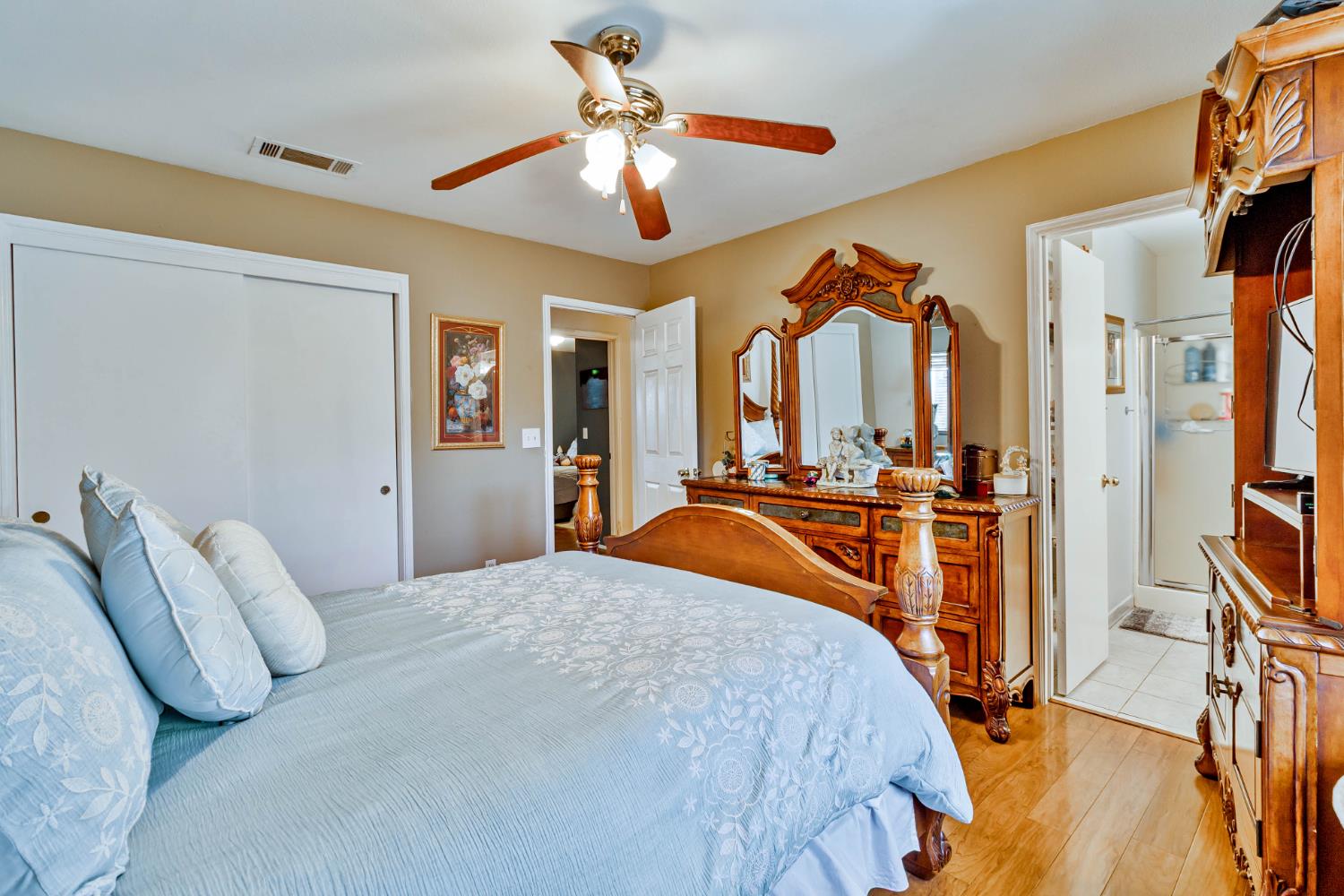 15481 W Middleton Ave, Kerman, CA 93630