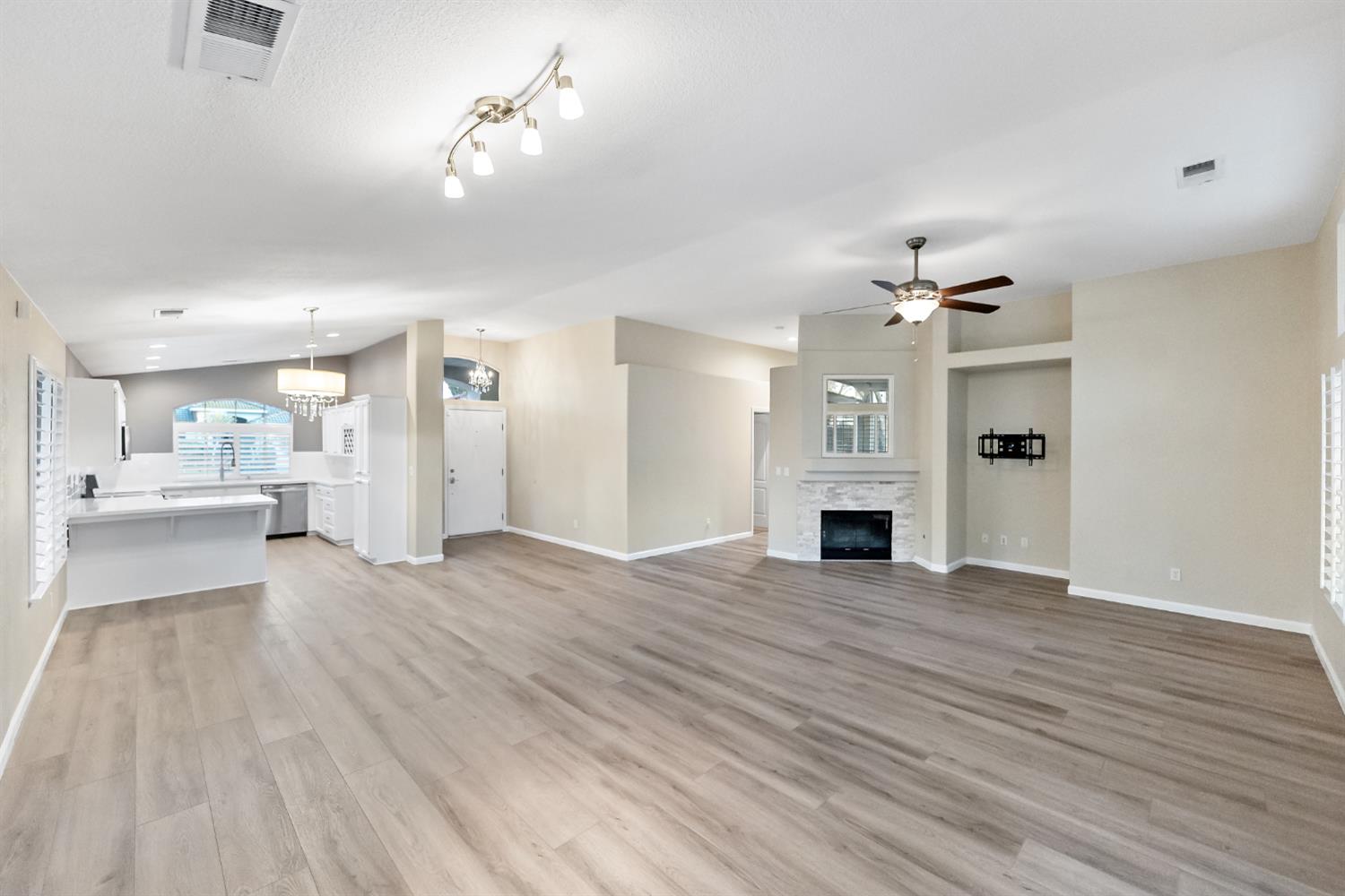 2168 E Powers Ave, Fresno, CA 93720