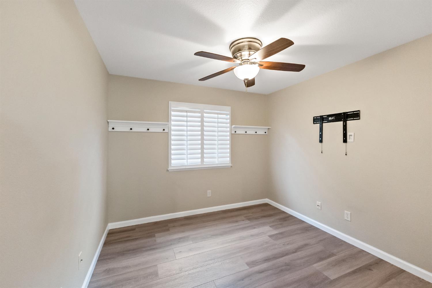 2168 E Powers Ave, Fresno, CA 93720