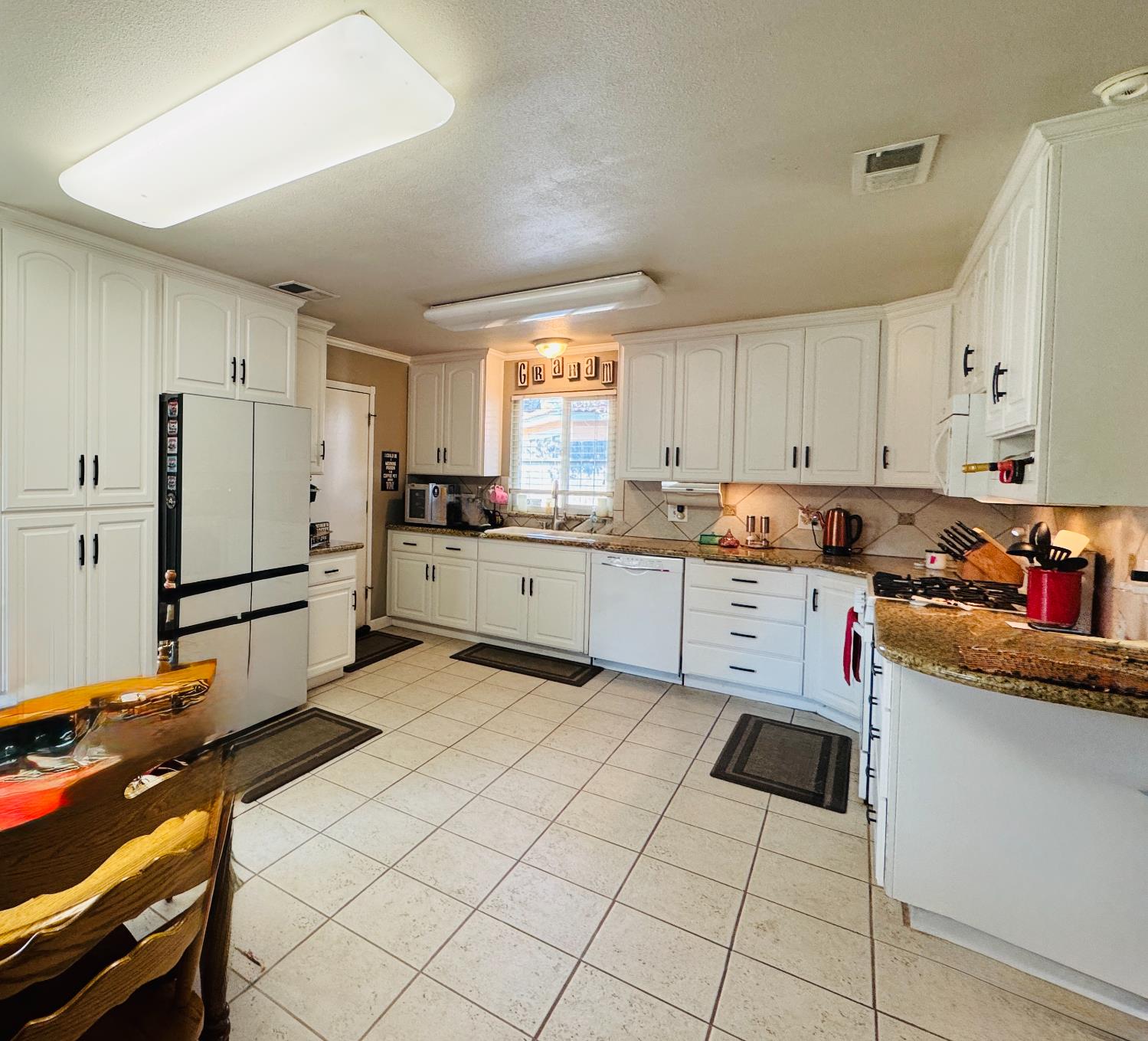 1555 Pico Ave, Clovis, CA 93611