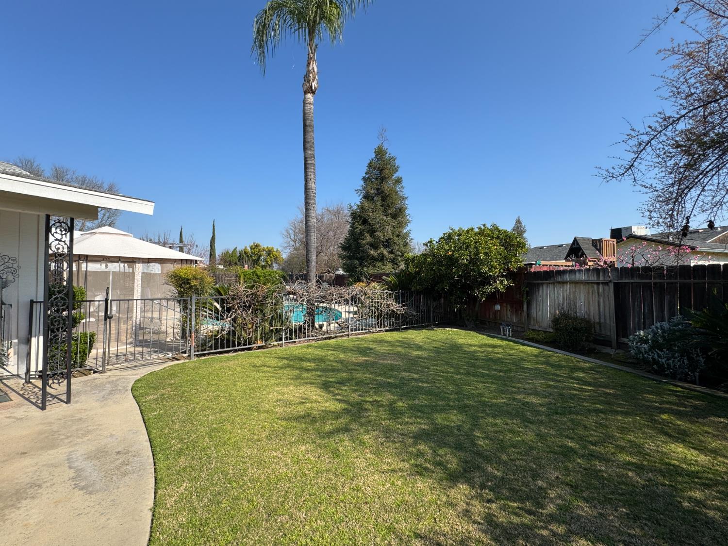 1555 Pico Ave, Clovis, CA 93611