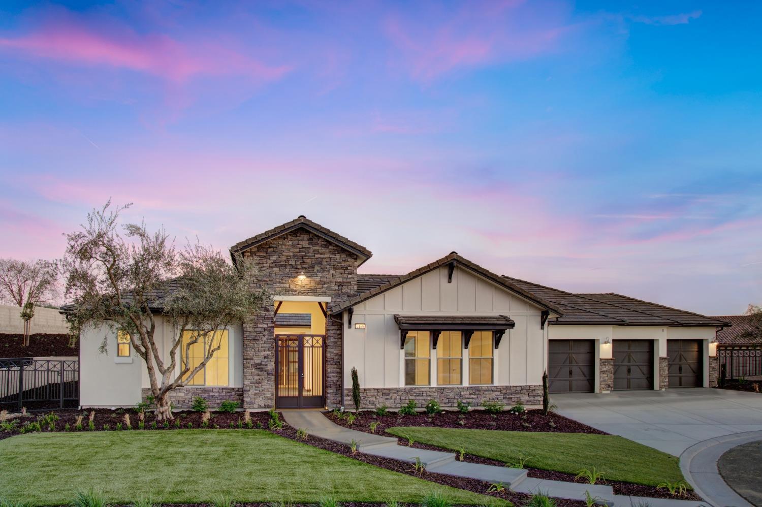 2189 E Strathspey Way, Fresno, CA 93730