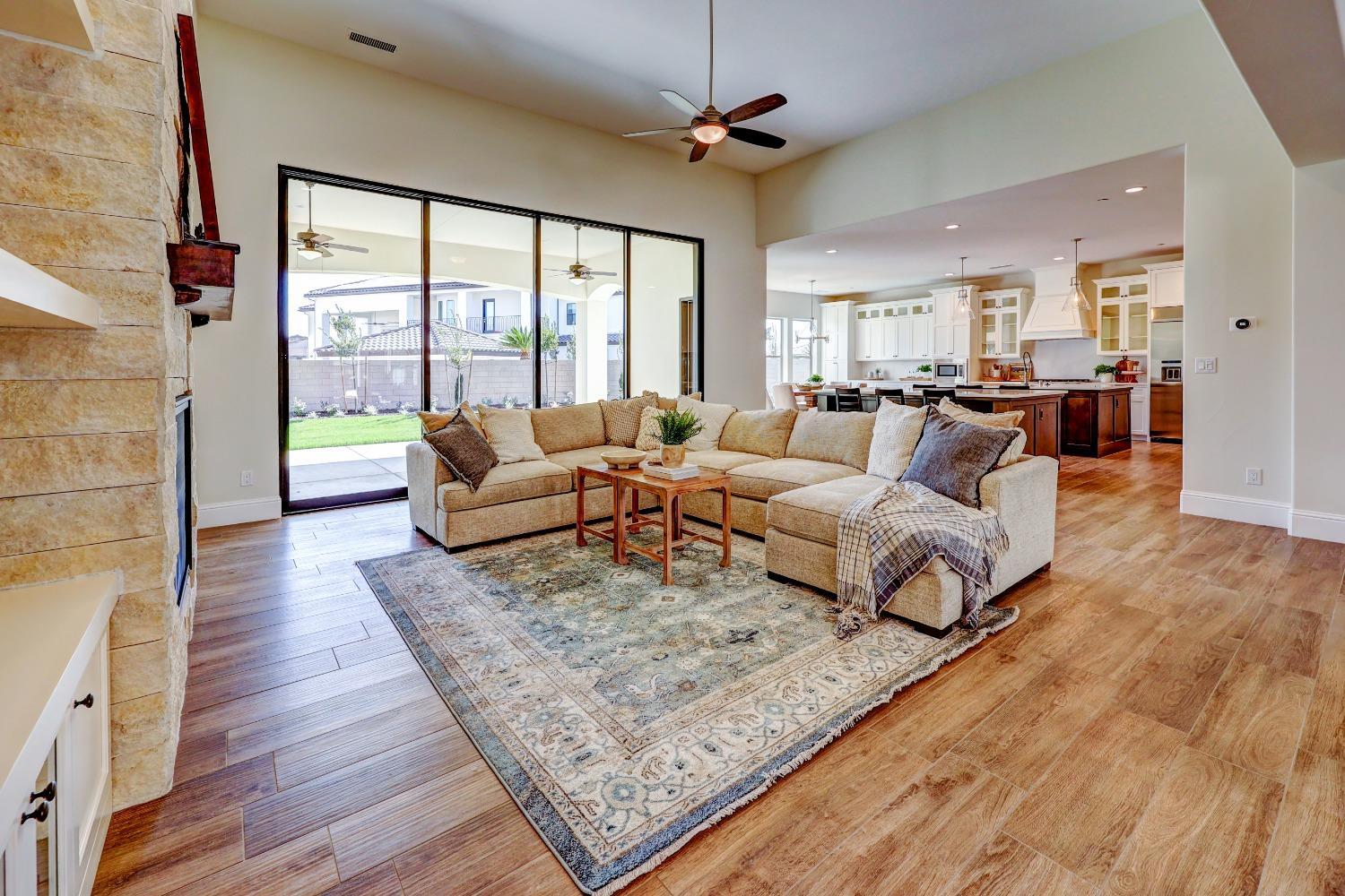 2189 E Strathspey Way, Fresno, CA 93730