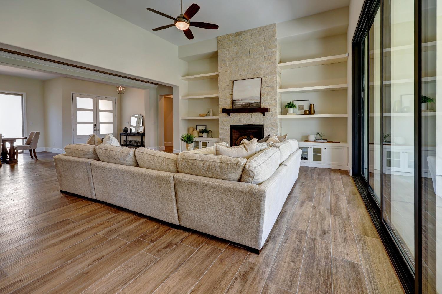 2189 E Strathspey Way, Fresno, CA 93730