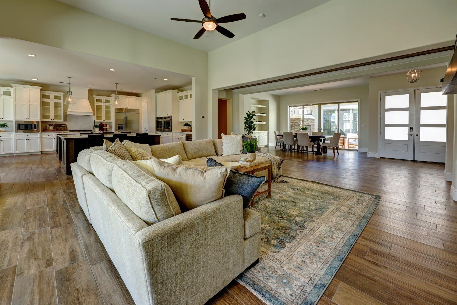 2189 E Strathspey Way, Fresno, CA 93730