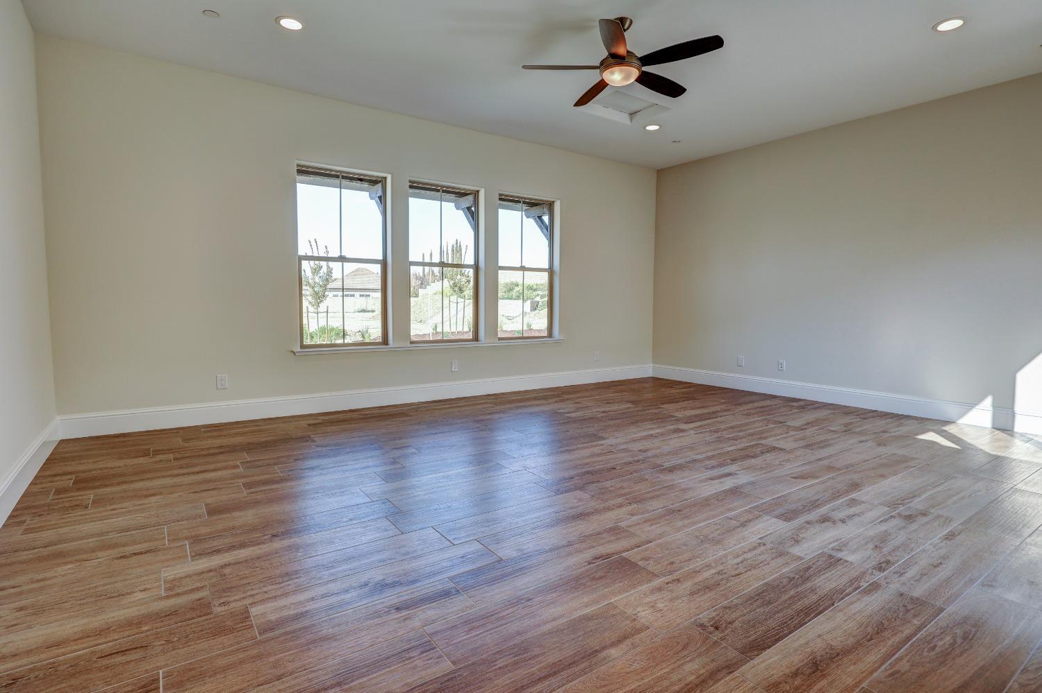 2189 E Strathspey Way, Fresno, CA 93730