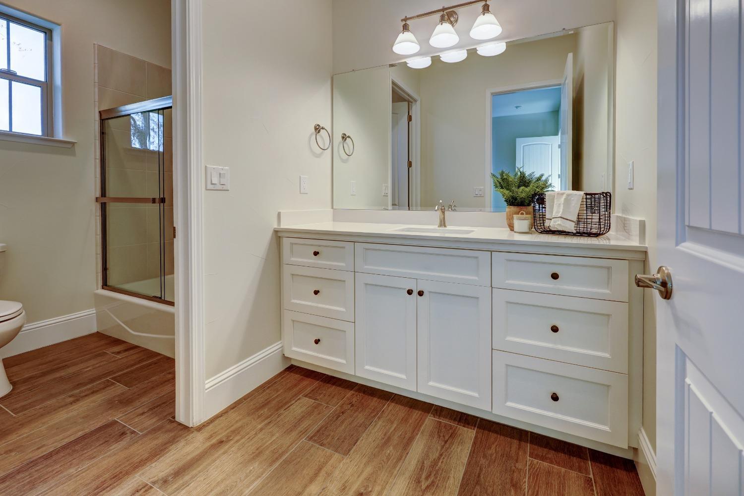 2189 E Strathspey Way, Fresno, CA 93730