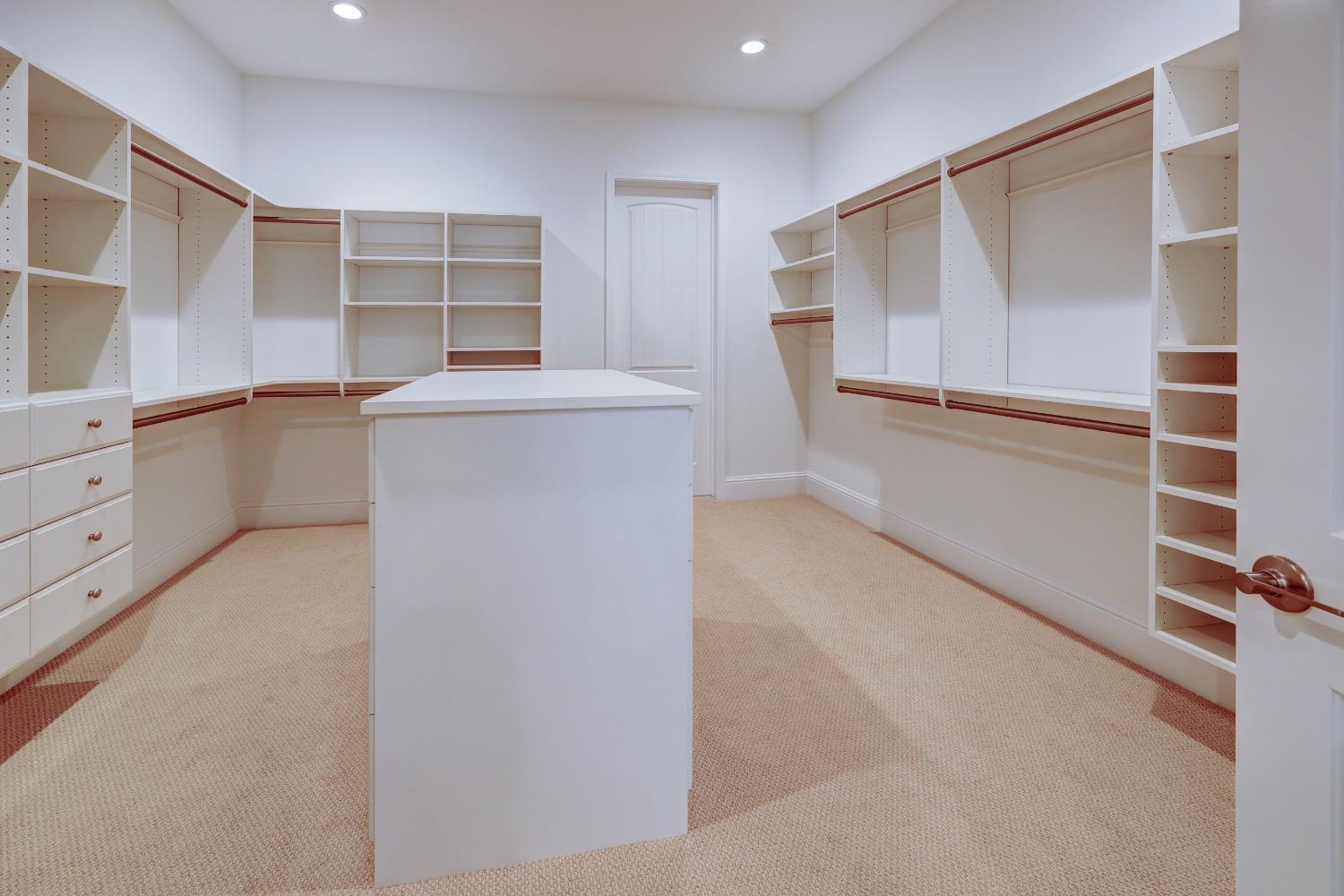 2189 E Strathspey Way, Fresno, CA 93730