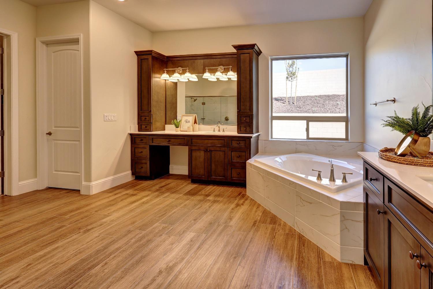 2189 E Strathspey Way, Fresno, CA 93730