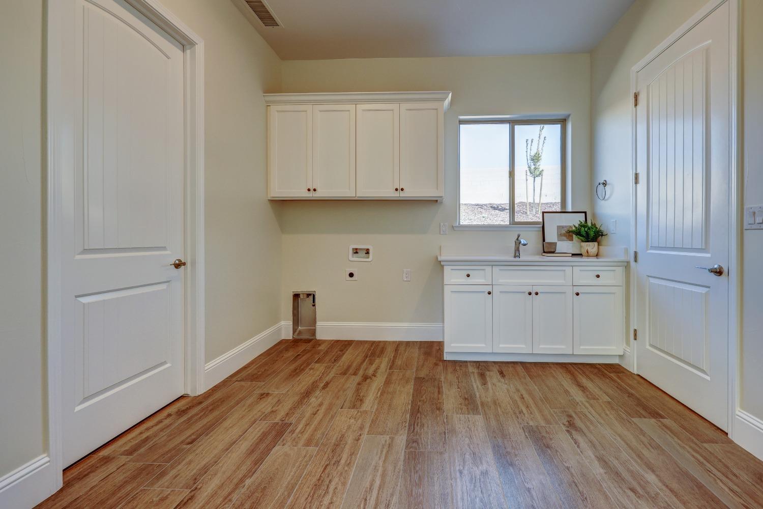 2189 E Strathspey Way, Fresno, CA 93730