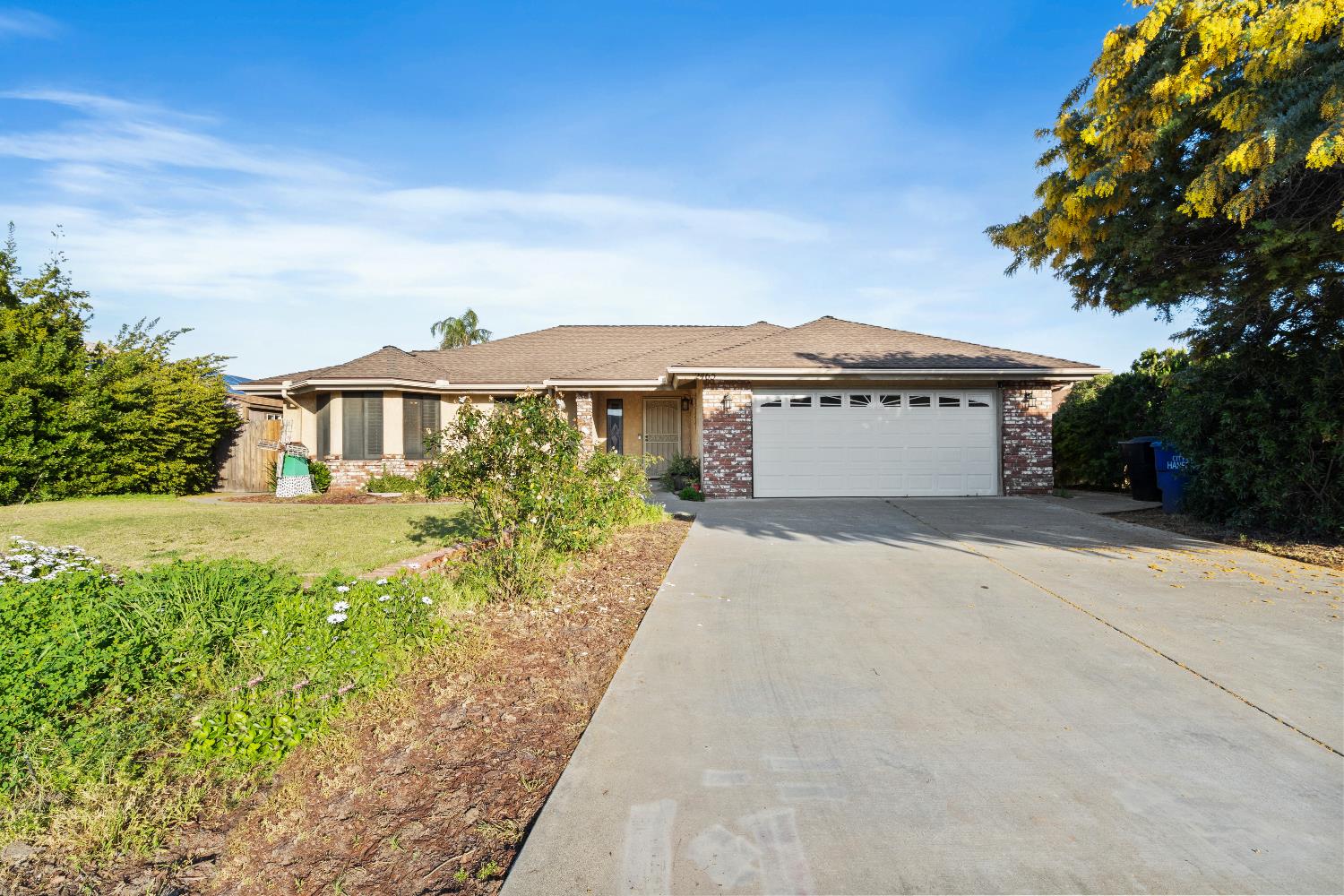 2465 Ash Ct, Hanford, CA 93230