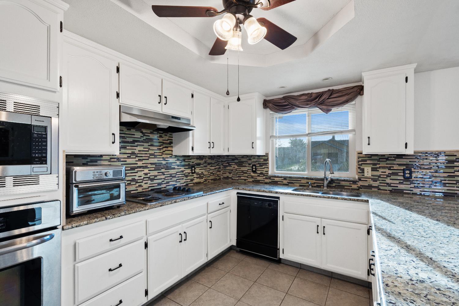 2465 Ash Ct, Hanford, CA 93230