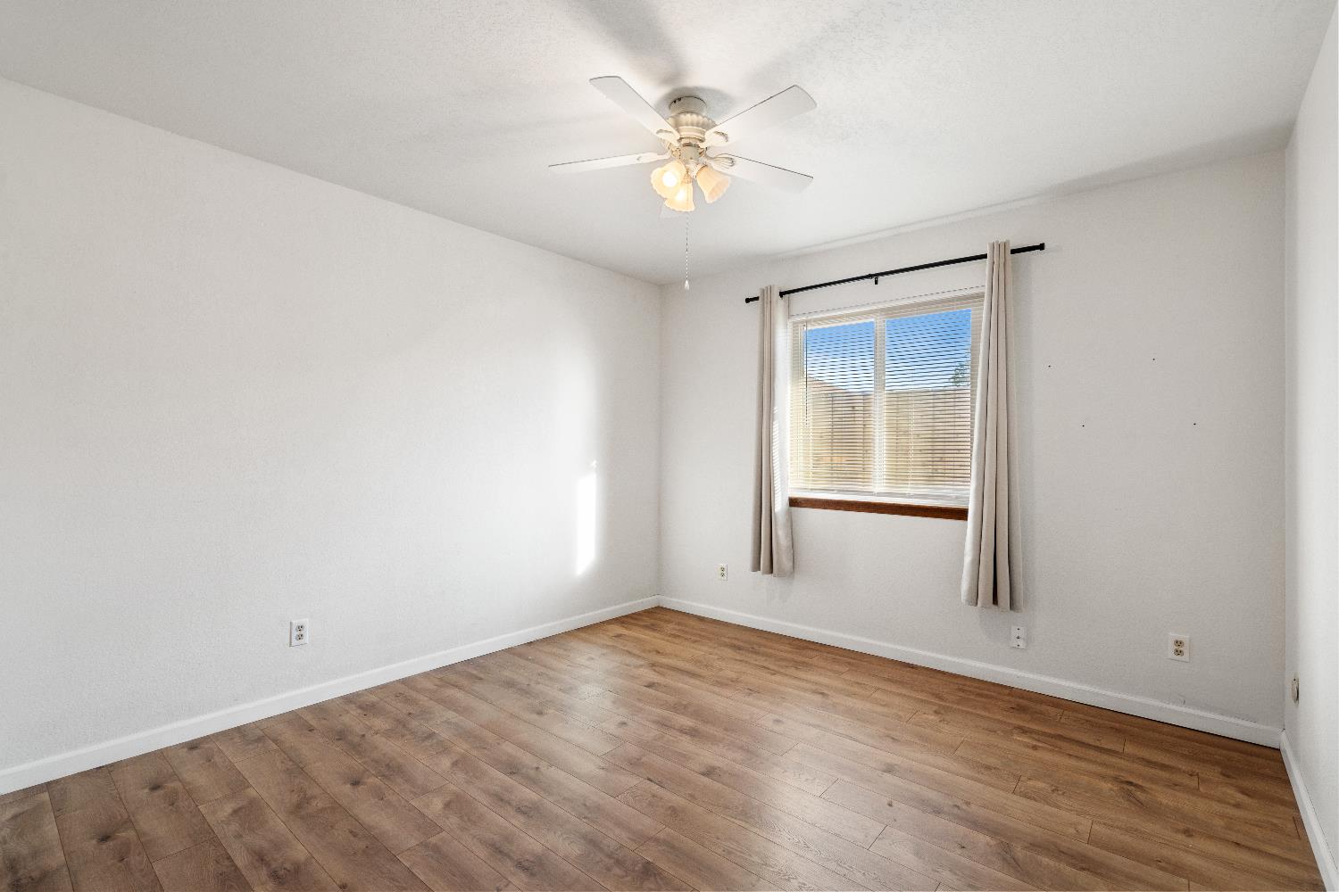 2465 Ash Ct, Hanford, CA 93230