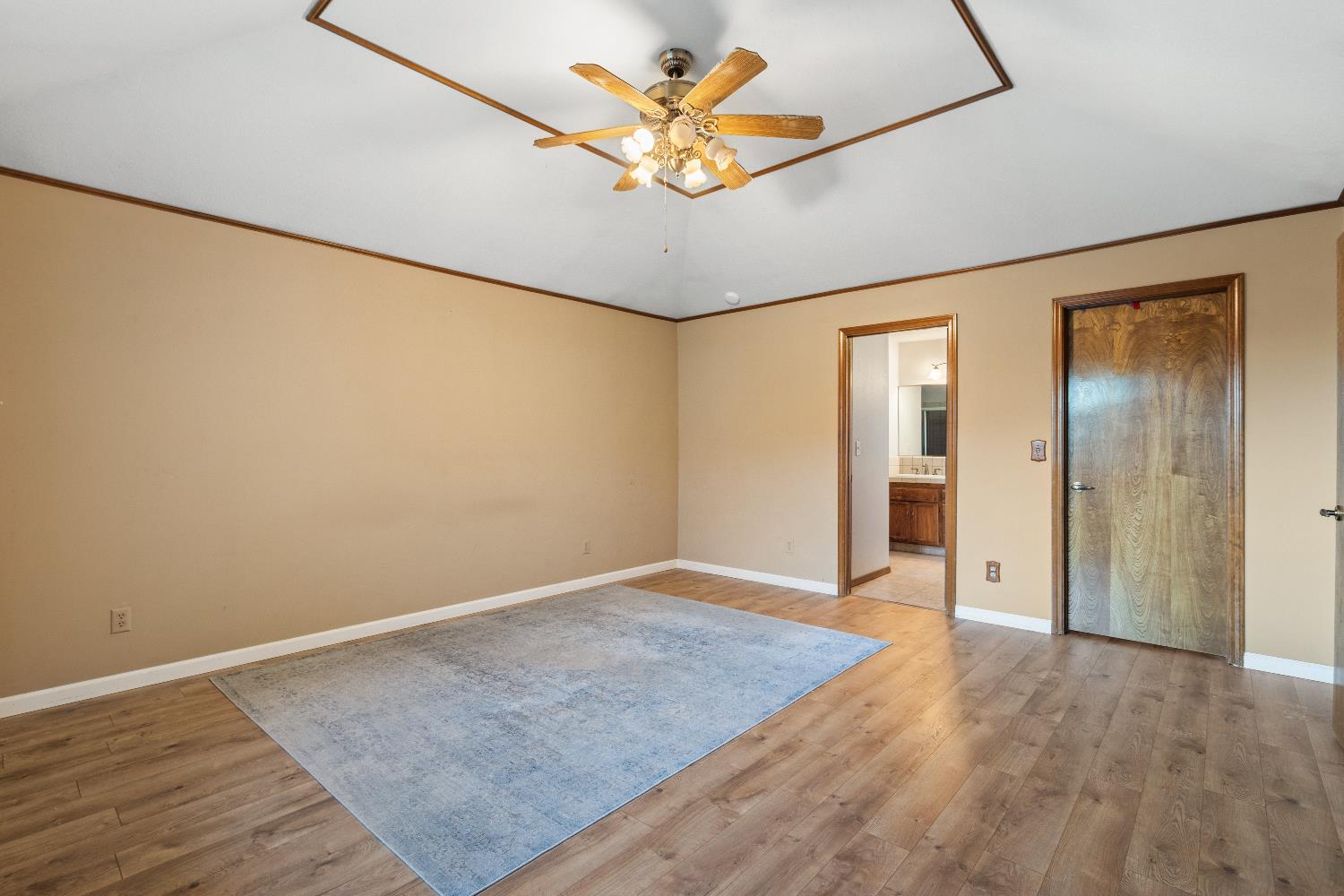 2465 Ash Ct, Hanford, CA 93230