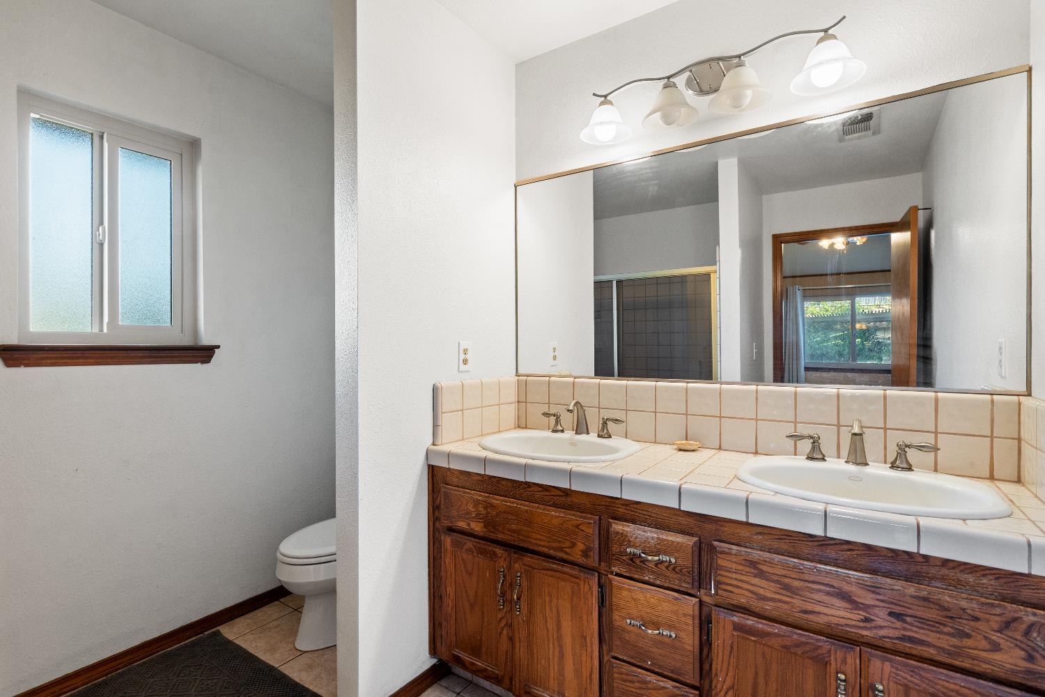 2465 Ash Ct, Hanford, CA 93230