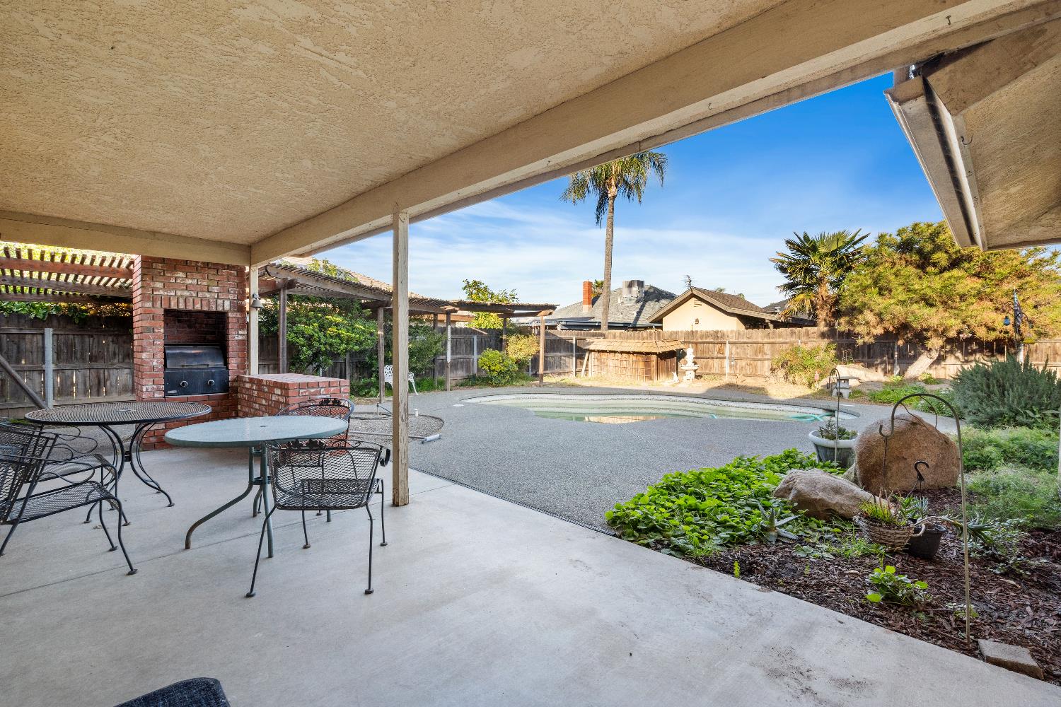 2465 Ash Ct, Hanford, CA 93230