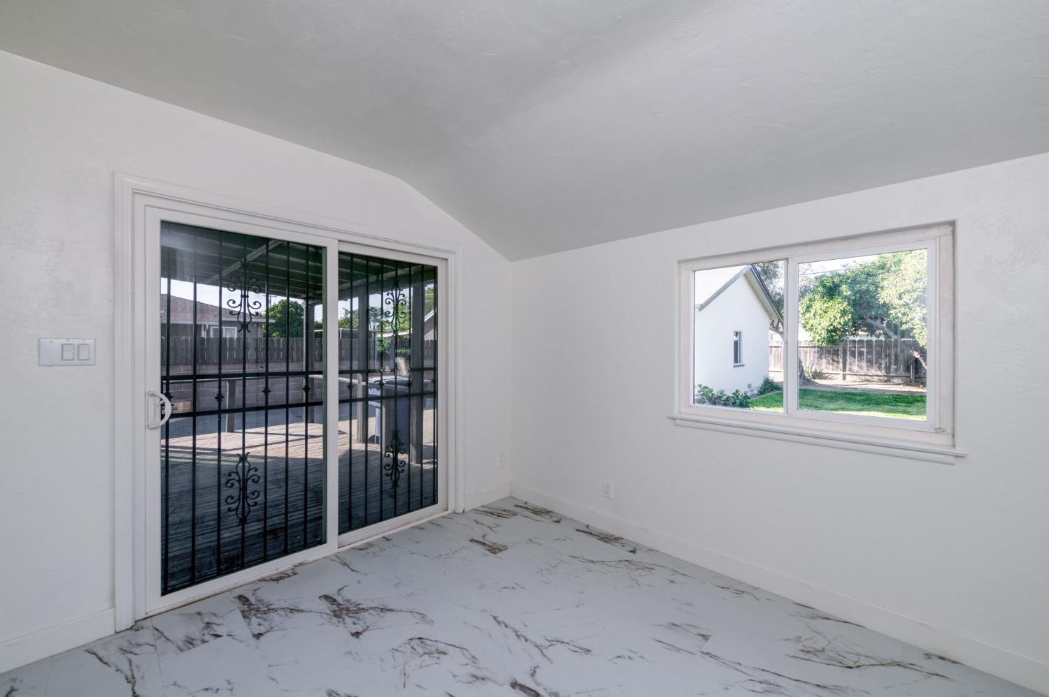 2977 E Harvard, Fresno, CA 93703