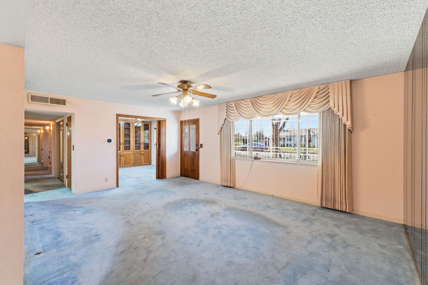 606 N Winery Ave, Fresno, CA 93727