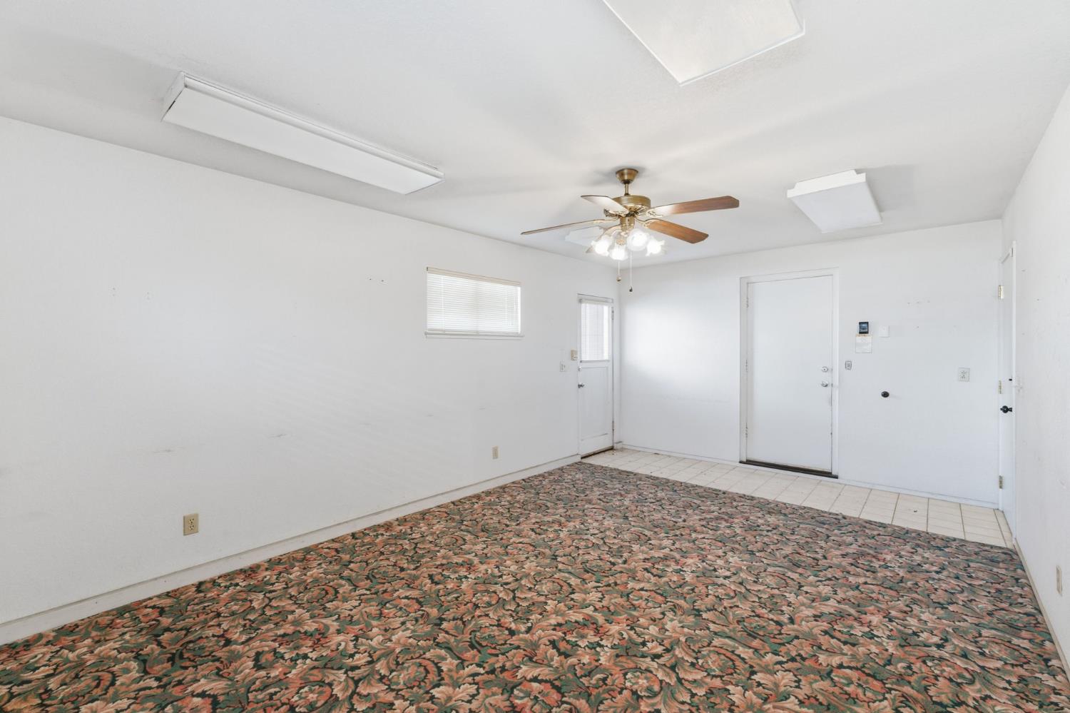 606 N Winery Ave, Fresno, CA 93727