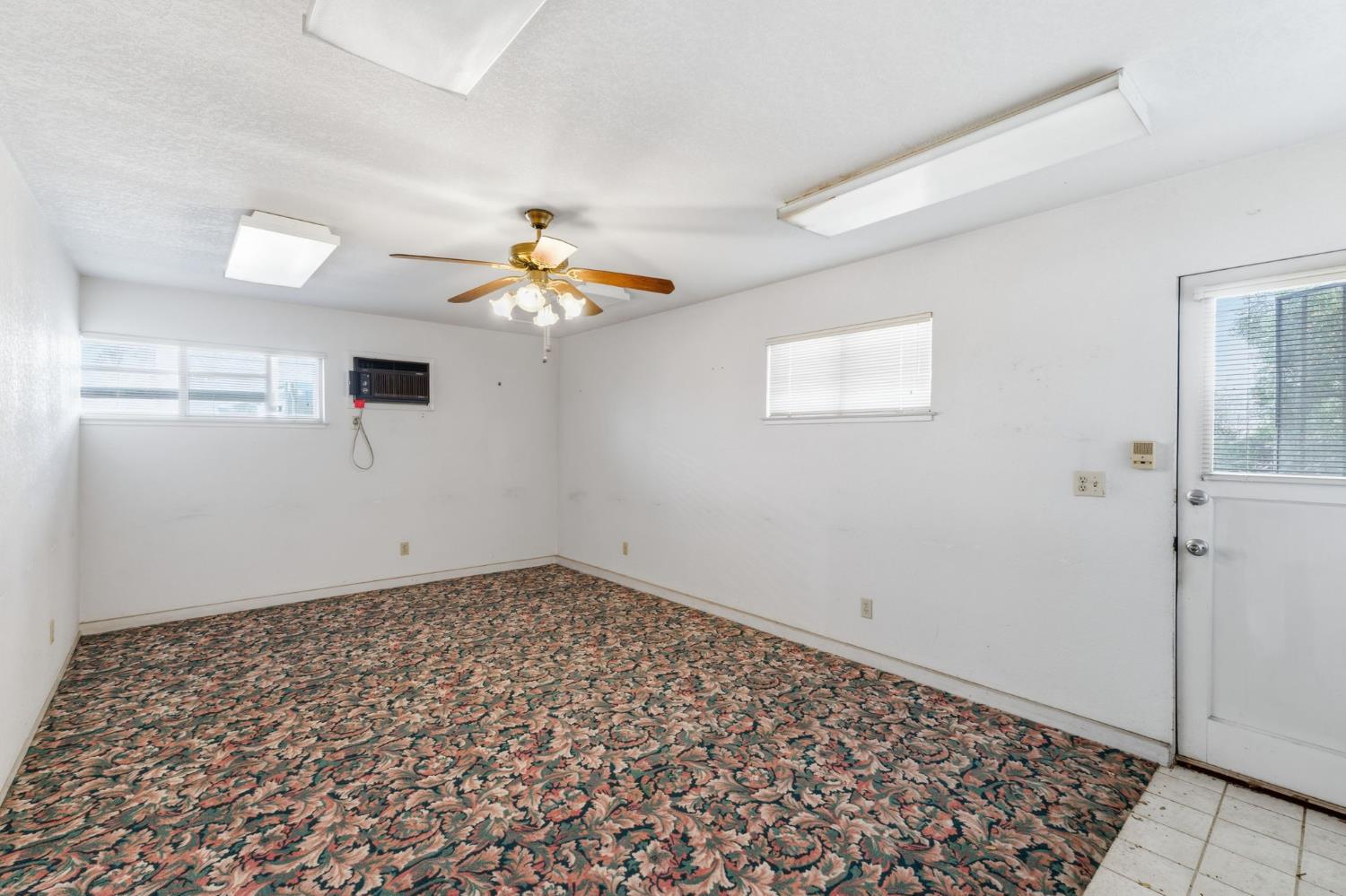 606 N Winery Ave, Fresno, CA 93727