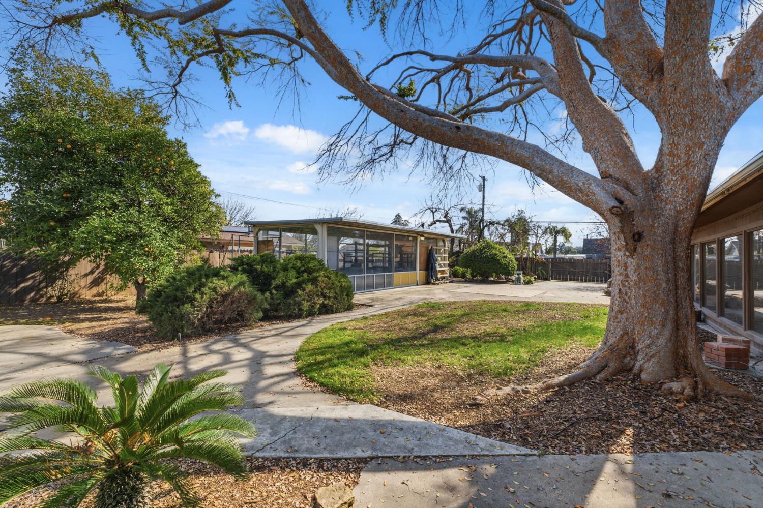 606 N Winery Ave, Fresno, CA 93727